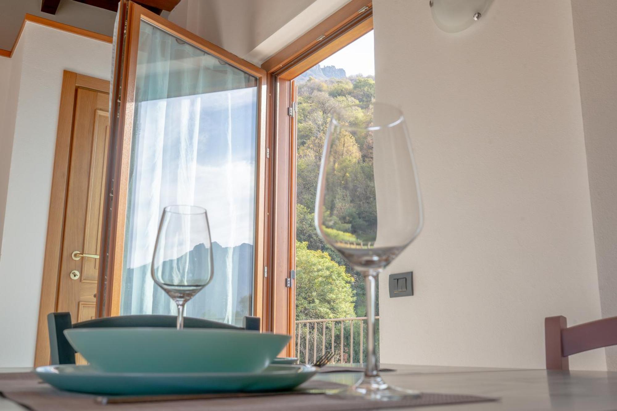 Larius Apartment - Como Lake View Mandello del Lario Bagian luar foto