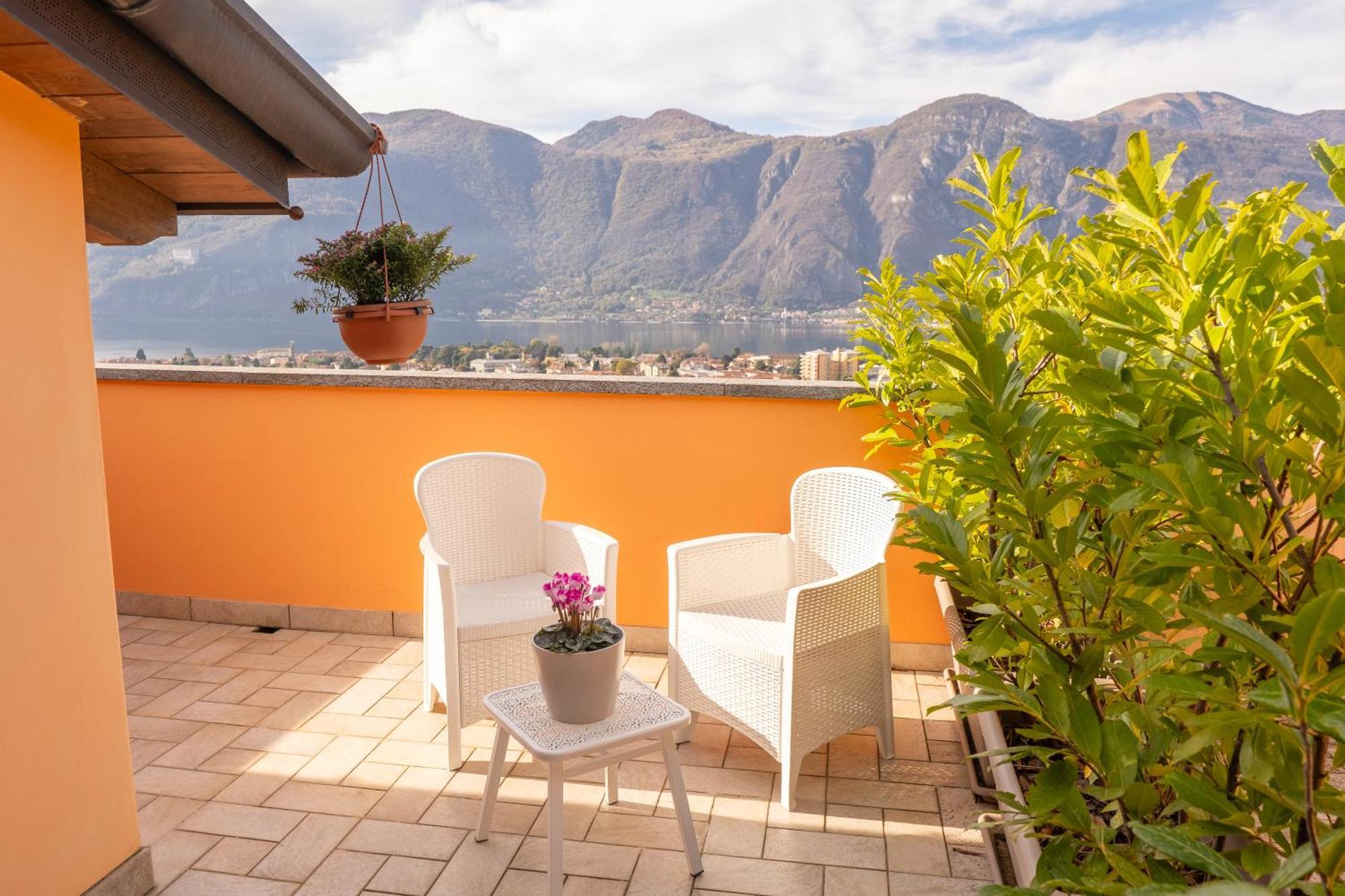 Larius Apartment - Como Lake View Mandello del Lario Bagian luar foto